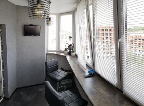 Решили с женой сделать зону отдыха на балконе. 01