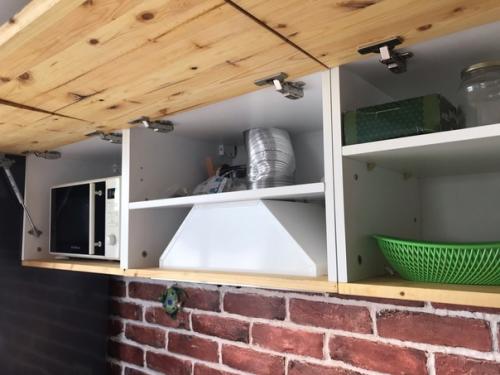 Кухню собирал и устанавливал полностью всю своими руками. 08