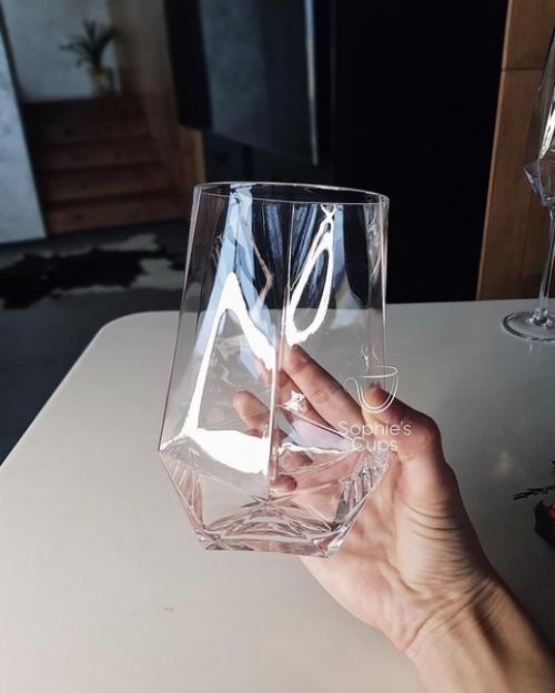 Оригинальные бокалы - идеальный вариант для ценителей стильной посуды. 03