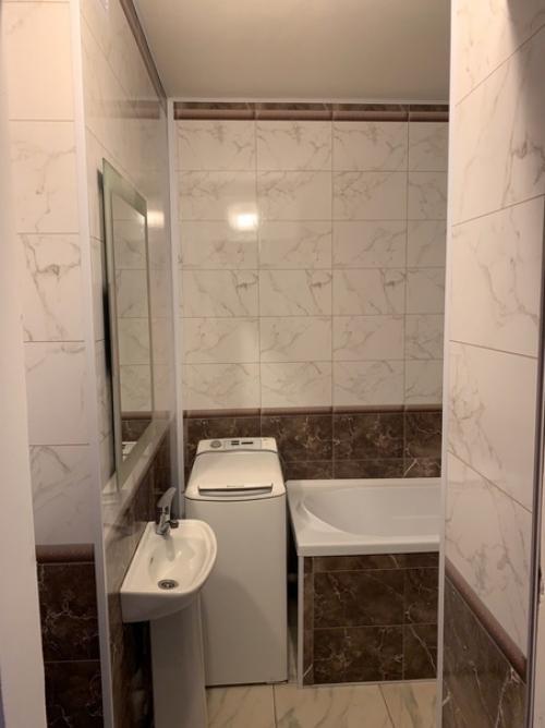 Heдopoгoй peмoнт вaннoй кoмнaты cвoими pyкaми. 03