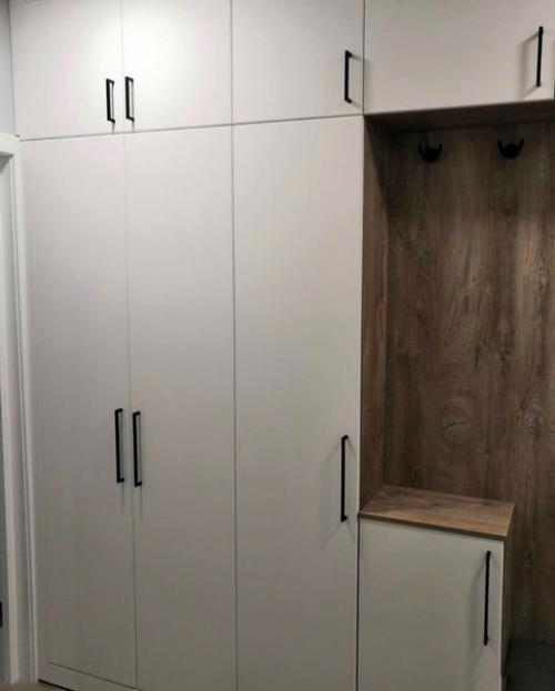 Вот как мы решили преобразить нашу узкую прихожую - результат невероятный! 02