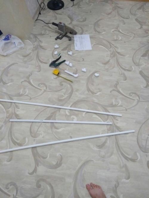 На балконе можно устроить удобное место для сушки мелких вещей.