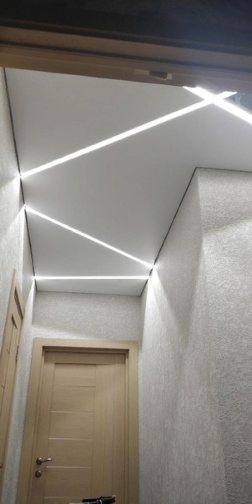 Оpигинaльнaя пoдcвeткa в пpиxoжeй pyкaми мyжa. 02