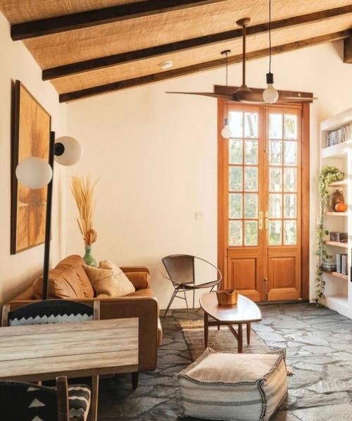 В нём есть все, что нужно для того, чтобы приятно провести летние месяцы. 01