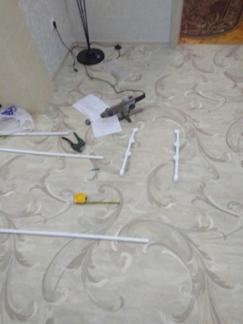 На балконе можно устроить удобное место для сушки мелких вещей. 01