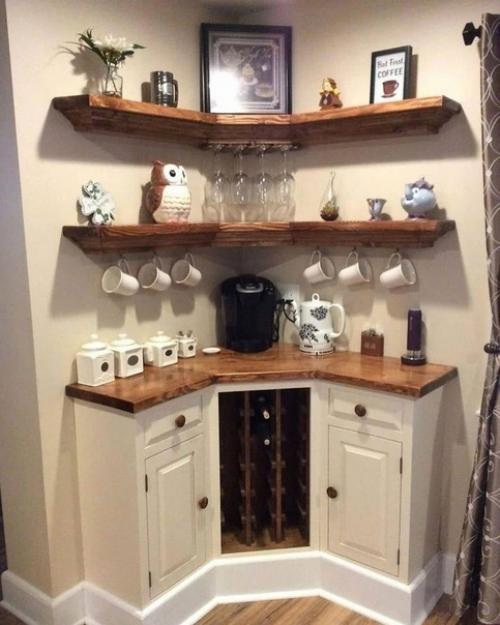 Чтобы угол или стенка не выглядели пусто, можно добавить туда очень интересные стеллажи или полочки. 02