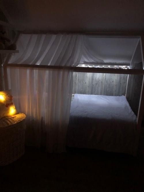 Всю жизнь мечтала о спальне в мансарде, но уступила место для доченьки. 04