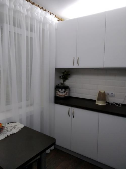 Начну с того, что площадь кухни составляет 5 м 2. своими силами мы ее обновили. 07