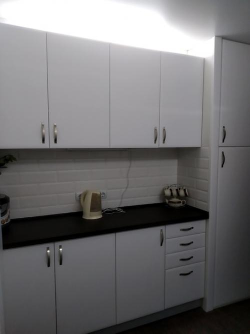 Начну с того, что площадь кухни составляет 5 м 2. своими силами мы ее обновили. 08