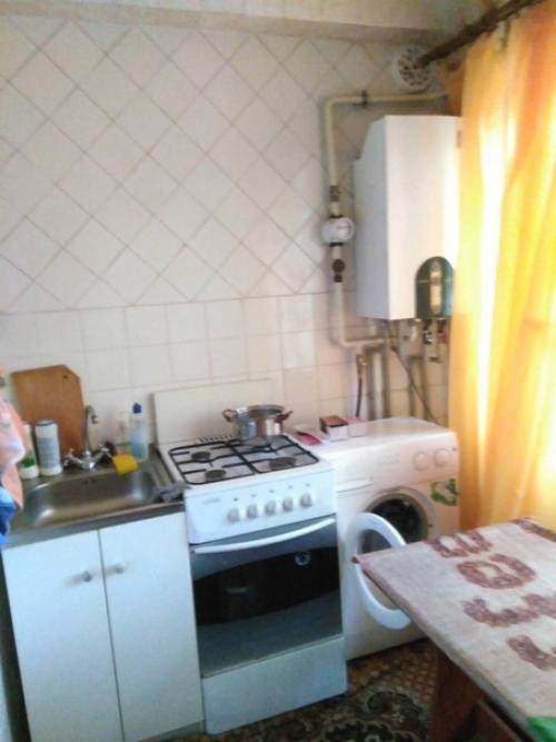 Начну с того, что площадь кухни составляет 5 м 2. своими силами мы ее обновили. 02