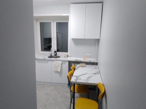 Моя кухня, все в белом, чтобы было светло в помещение. 02