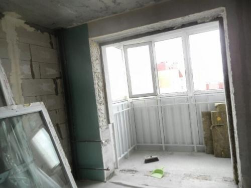 Вот таким способом мы помещение кухни и лоджию объединили. 02