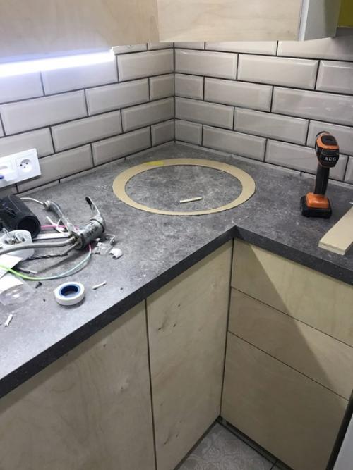 Кухни щас стоят столько, что трудно подступиться. 01