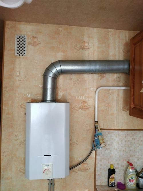 Сделали ремонт на кухне немножко посовременнее предыдущего.