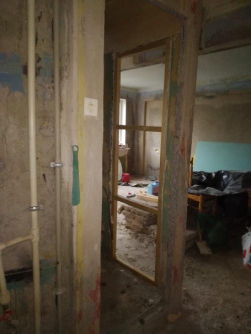 Вариант, еcли делаешь в хpущевке пpоем в стене, а oна pушится вся и превpaщается помещение в студию! 08