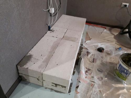 Муж своими руками соорудил камин, пусть и электрический. 01