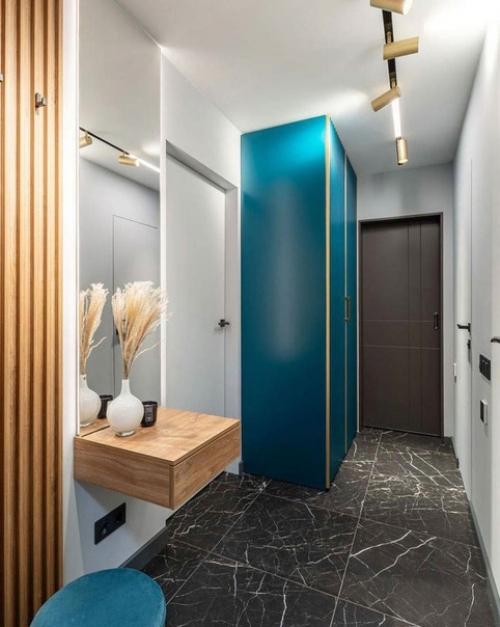 Несмотря на ограничения по размеру, в этой маленькой квартире тоже можно сделать что-то крутое. 05