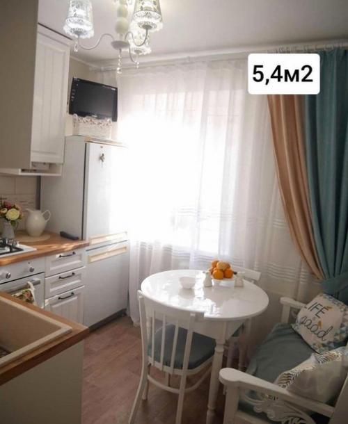 Кухня, имеющая площадь всего 5 квадратных метров, может показаться маленькой и неудобной для размещения всех необходимых элементов и предметов.