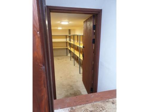 Все делятся ремонтами своих квартир, ну а я покажу вам свой погреб для разнообразия. 03