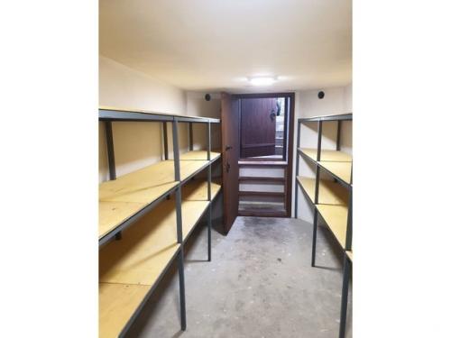 Все делятся ремонтами своих квартир, ну а я покажу вам свой погреб для разнообразия. 02