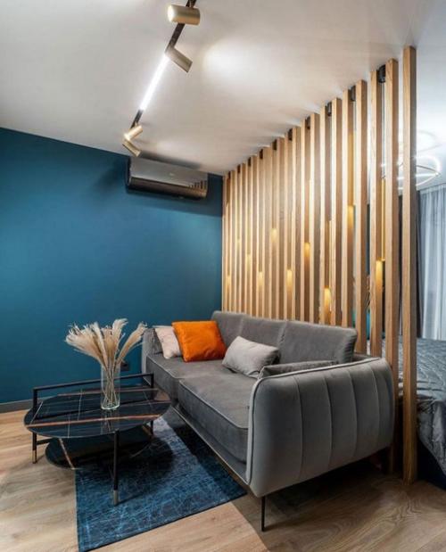 Несмотря на ограничения по размеру, в этой маленькой квартире тоже можно сделать что-то крутое. 03