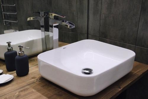 Сделали ремонт в студии для сдачи. 03