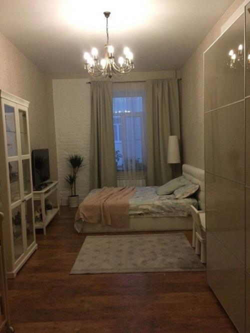 Полностью откапиталили комнату, снесли цемент со стен до кирпича. 07