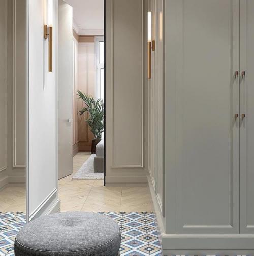 Прихожая - это место, в котором гости оставляют верхнюю одежду, а хозяева квартиры готовятся к выходу на улицу.