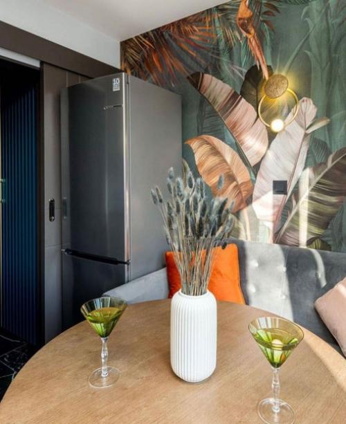 Несмотря на ограничения по размеру, в этой маленькой квартире тоже можно сделать что-то крутое. 02