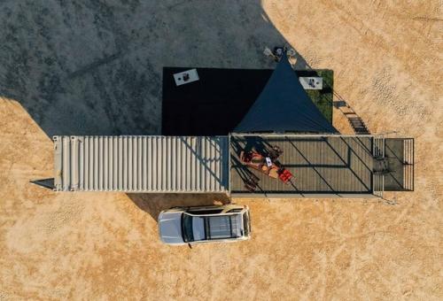 Дом на случай зомби апокалипсиса из грузового контейнера, посреди пустыни. 02