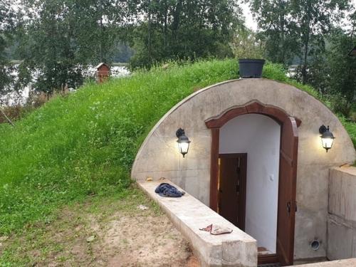 Все делятся ремонтами своих квартир, ну а я покажу вам свой погреб для разнообразия.