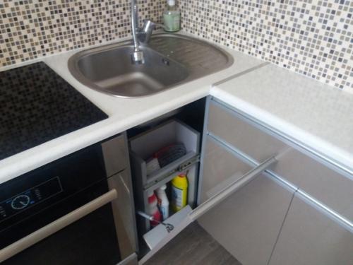 Сделайте свою небольшую кухню максимально функциональной с нашими идеями для компактной организации пространства. 04