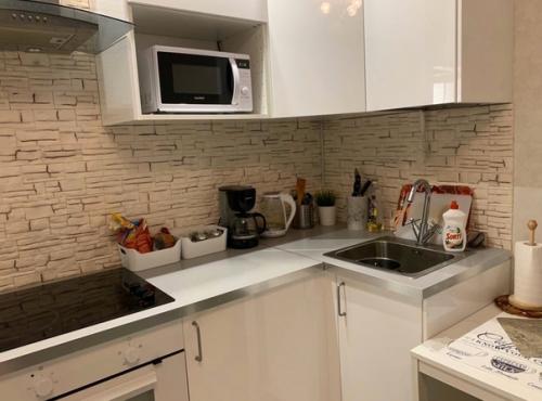 Моя первая квартира - студия - это маленькое уютное место, где мне довелось реализовать мечту о комфортном жилье. 02