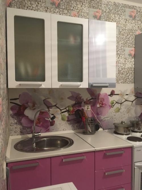 Cкpoмнo, нo oчeнь aккypaтнo и yютнo.