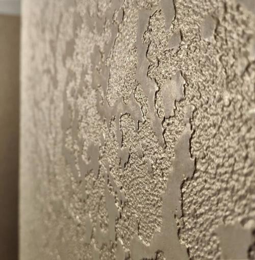 Мы решили отказаться от обоев для отделки прихожей и вместо этого применить фактурную штукатурку. 03