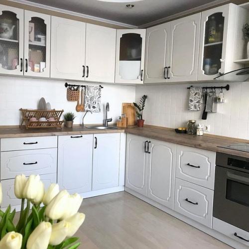 Перекраска кухни - это один из самых простых и доступных способов изменить интерьер своего жилья. 01