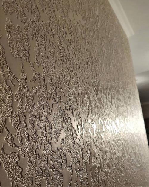 Мы решили отказаться от обоев для отделки прихожей и вместо этого применить фактурную штукатурку. 02