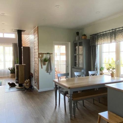 Я не могу не похвастаться нашим красавчиком домом с ремонтом. 02