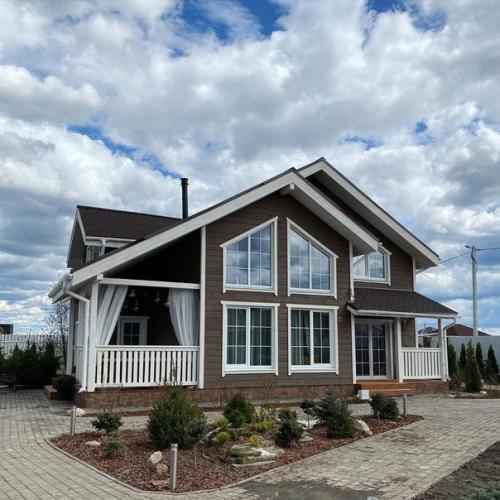 Я не могу не похвастаться нашим красавчиком домом с ремонтом. 
