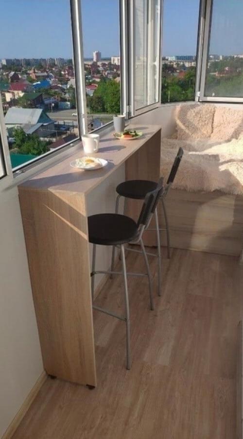 Балкон - это идеальное место для отдыха и наслаждения свежим воздухом, особенно когда он преобразован в уютную комнату.