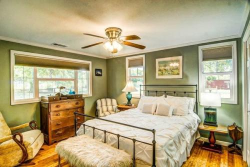 Вместо приобретения дорогостоящей квартиры, мы решили построить себе такой вот домик, площадь 50 квадратных метров. 07