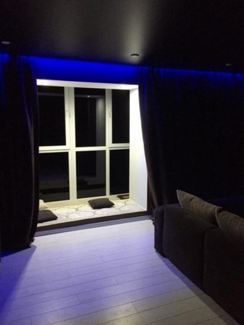 В общем мы решили снести все стены в нашей двушке и переделать ее в огромную студию. 06