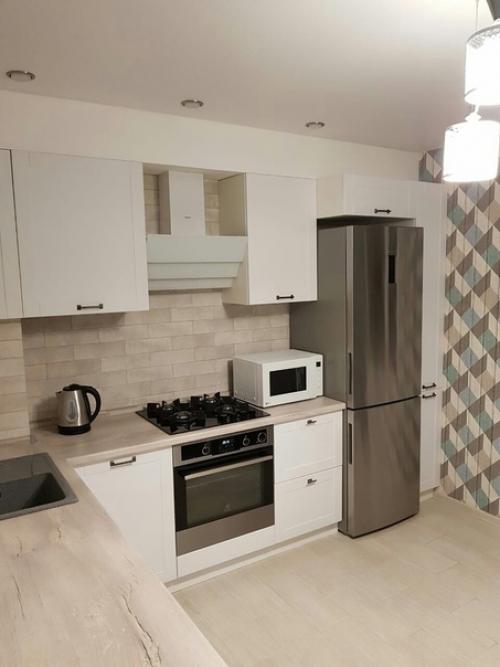 Как же я рада, что ремонт наконец закончился, такой дизайн приобрела наша кухня. 04