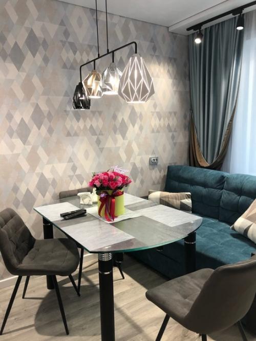 Благо нам повезло с кухней, что по площади она нормальная 12 кв. 04