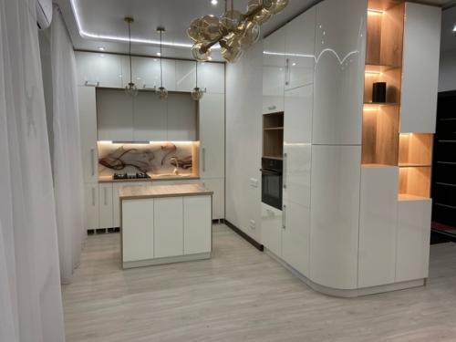 Изготовил по дизайн - проекту вот такую кухню.