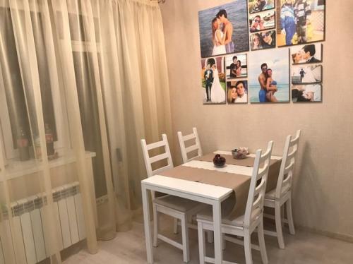 Наша двух комнатная квартира, обставили без всего лишнего, чтобы было побольше пространства. 04