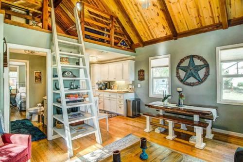 Вместо приобретения дорогостоящей квартиры, мы решили построить себе такой вот домик, площадь 50 квадратных метров. 01