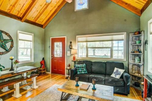 Вместо приобретения дорогостоящей квартиры, мы решили построить себе такой вот домик, площадь 50 квадратных метров. 03