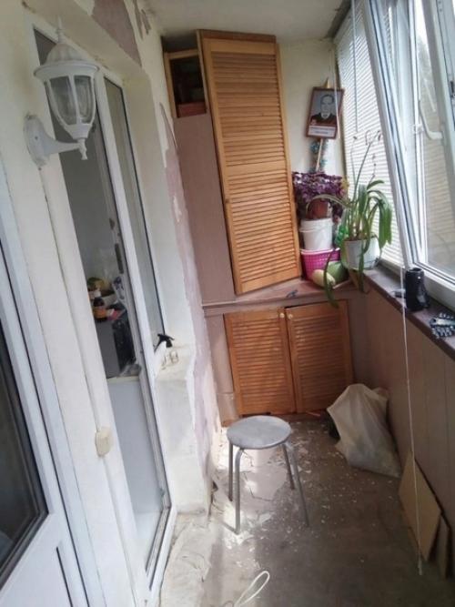 Уже долго моя жена просила привести балкон в порядок и создать уютную зону для отдыха.