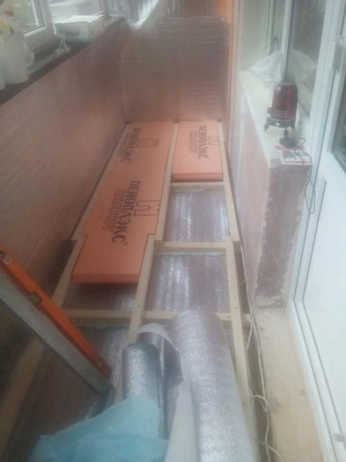 Уже долго моя жена просила привести балкон в порядок и создать уютную зону для отдыха. 03